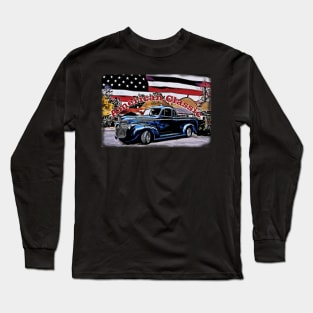 Classic Old American Truck Cartoon with American Flag Long Sleeve T-Shirt